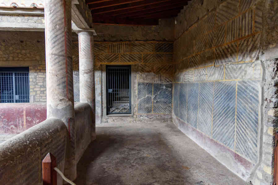 313 - Italia - Torre Annunziata - Villa Oplontis o Villa Poppea - Peristilio.jpg